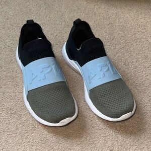 APL Techloom Bliss sneaker women’s size 5 black ice blue fatigue